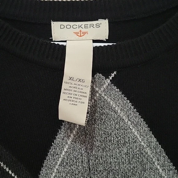 New dockers sweater - Picture 2 of 4